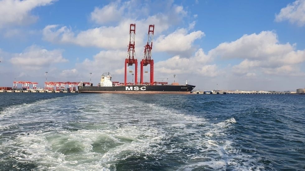 היסטוריה בנמל המפרץ: אניית MSC מטעינה מכולות ריקות
