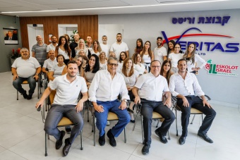 לקוחות וספקי קבוצת וריטס חלפה שנה נוספת מאתגרת, ולא פשוטה.למרות הקשיים הרבים בענפי התעופה והים, הצלחנו ביעדים חריגים ומורכבים, וזאת הודות למסירותם של צוות עובדים המסור במשרד הראשי ובסניפים, עם בואו של ראש השנה תשפ"ז ,אנו מאחלים לכם ולנו המשך של צמיחה,