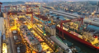 תאגיד הספנות הדרום־קוריאני HD Hyundai הפך למספנה הראשונה בעולם שבנה ומסר 5,000 אניות, חמישה עשורים לאחר שסיפק את האנייה הראשונה שלו בשנת 1974. המספנה סגרה לאחרונה עסקת ענק עם HMM בהיקף 1.5 מיליארד דולר