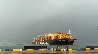 אניית מכולות ענקית באורך של 400 רגל וקיבולת של 20,000 TEU של חברת MSC עגנה הבוקר בנמל המפרץ. נמל המפרץ: מדובר בבשורה אמיתית עבור הכלכלה הישראלית, התעשייה המקומית ומיצוב מרחב חיפה כ״האב״ ימי עבור מדינות האזור