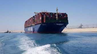 תעלת סואץ: אניית המכולות הגדולה בעולם חצתה את התעלה